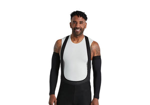 M / Black